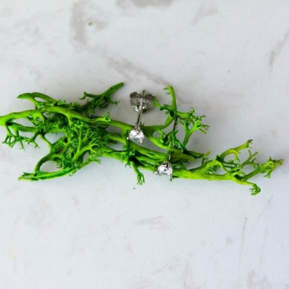 Small crystal zirconia kids studs - Picture 6 of 6